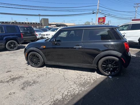 Used 2018 MINI Cooper 2-Door Hardtop image 7