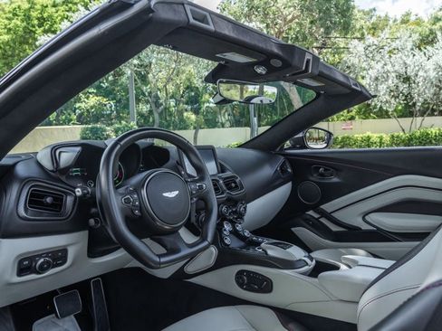 Used 2022 Aston Martin V8 Vantage Roadster RWD image 15