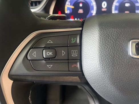 New 2025 Jeep Grand Cherokee Altitude image 14