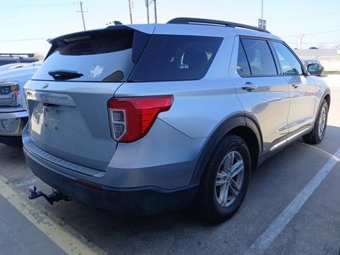 Used 2021 Ford Explorer XLT image 5