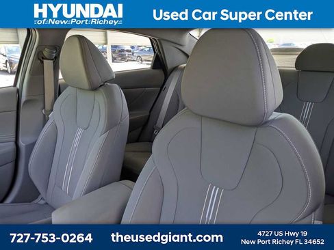 Certified 2025 Hyundai Elantra SEL FWD image 7