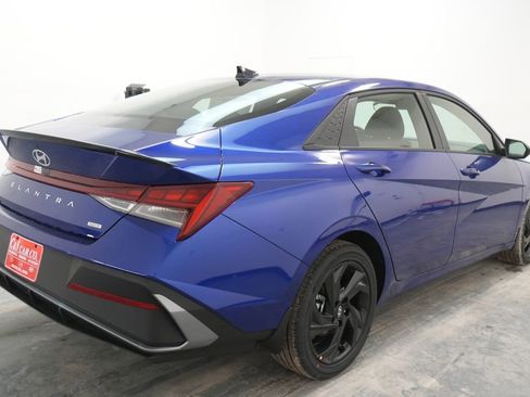New 2026 Hyundai Elantra Sport FWD image 9