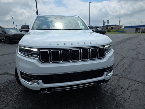 Used 2024 Jeep Wagoneer Series III w/ Premium Group I AWD/4WD image 10