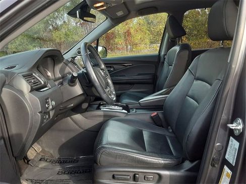 Used 2021 Honda Pilot Touring image 10