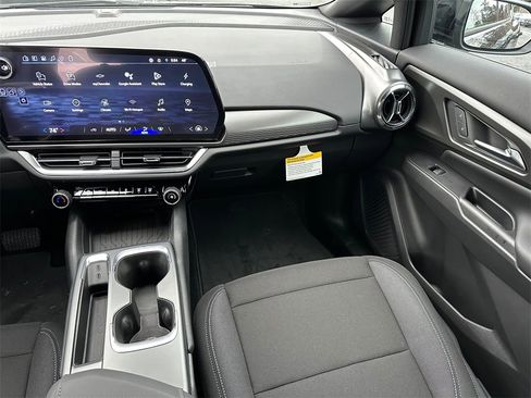 New 2026 Chevrolet Equinox EV LT image 18