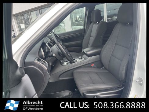 Used 2020 Jeep Grand Cherokee Laredo image 10