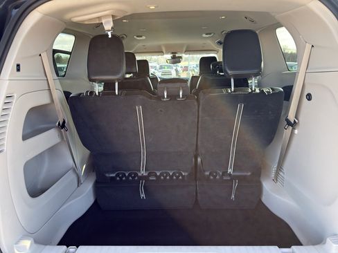 Used 2024 Chrysler Pacifica Touring-L image 34