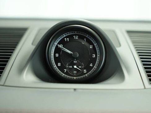 Certified 2025 Porsche Macan image 35