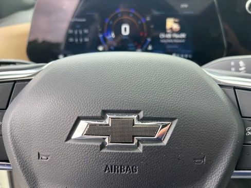 Used 2025 Chevrolet Equinox ACTIV w/ Convenience Package III FWD image 36