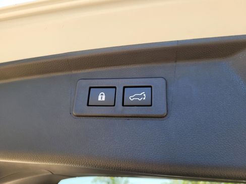 Used 2025 Subaru Outback Premium image 19