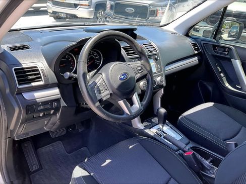 Used 2018 Subaru Forester 2.5i w/ Alloy Wheel Package AWD/4WD image 2