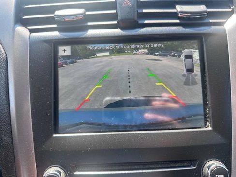 Used 2018 Ford Fusion SE w/ Fusion SE Technology Package FWD image 18