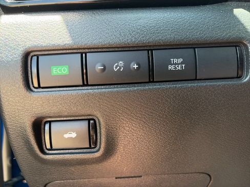Used 2024 Nissan Sentra SV FWD image 20