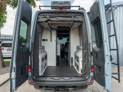 Used 2021 Mercedes-Benz Sprinter 2500 image 10
