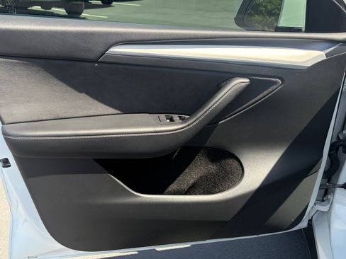 Used 2022 Tesla Model Y Performance AWD/4WD image 9