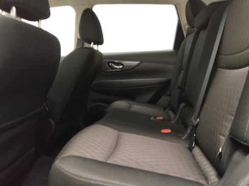 Used 2020 Nissan Rogue SV FWD image 18