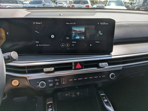 Certified 2025 Kia Sorento S FWD image 23