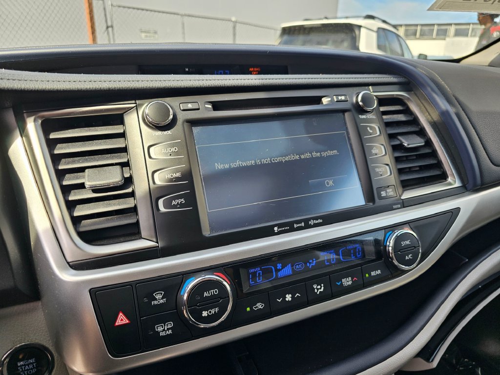 Used 2016 Toyota Highlander XLE AWD/4WD image 27