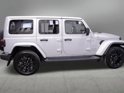 Used 2024 Jeep Wrangler Unlimited Sahara w/ Technology Group AWD/4WD image 6