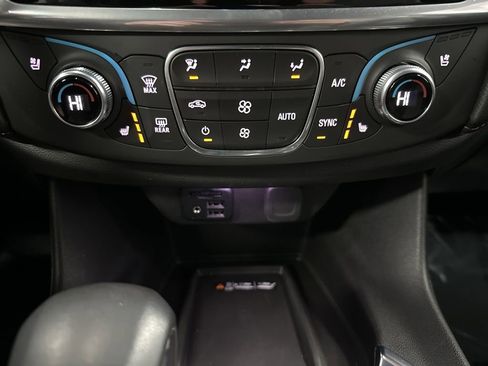 Used 2022 Chevrolet Traverse High Country AWD/4WD image 25