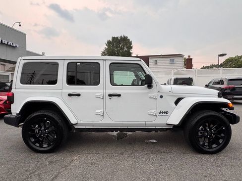 Certified 2025 Jeep Wrangler Unlimited Sahara w/ Safety Group AWD/4WD image 8