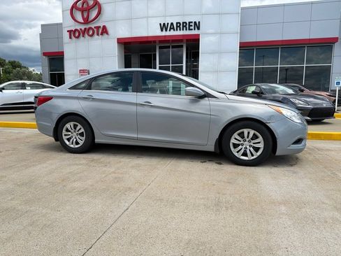 Used 2011 Hyundai Sonata GLS FWD image 2