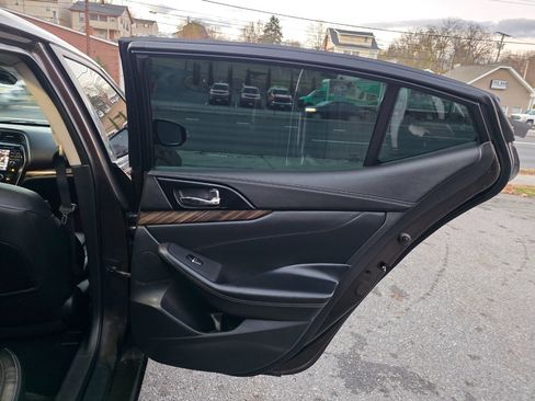 Used 2016 Nissan Maxima Platinum w/ Interior Lighting Package image 17