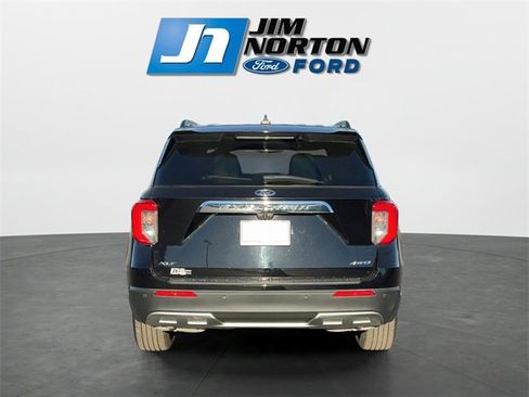 Used 2022 Ford Explorer XLT w/ Equipment Group 202A image 4