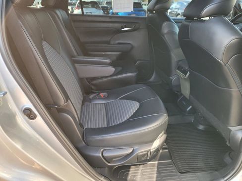Used 2022 Toyota Highlander XSE image 35