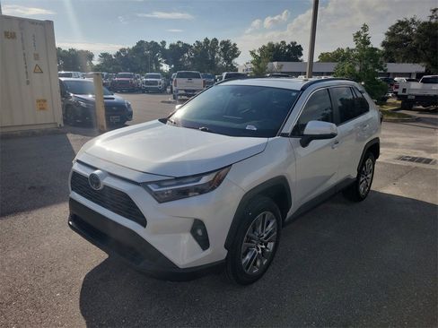 Used 2023 Toyota RAV4 XLE Premium image 8