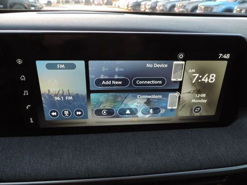 Certified 2025 Nissan Kicks SV image 21