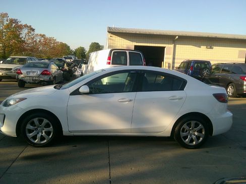 Used 2013 MAZDA MAZDA3 i Sport image 7