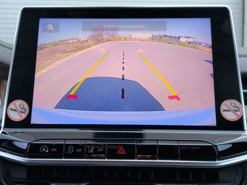 Used 2024 Jeep Compass Latitude image 18