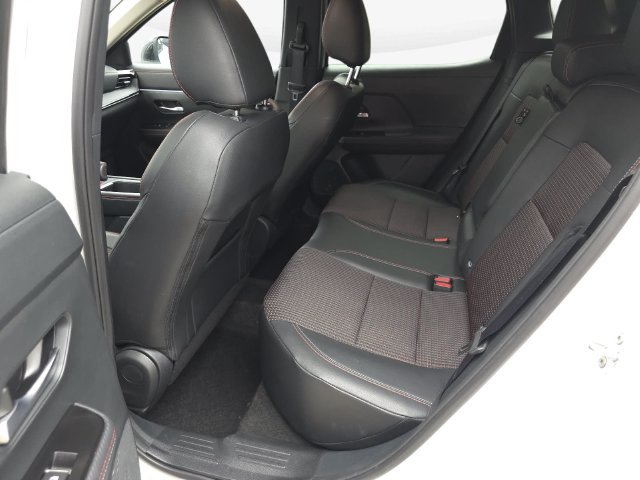 Used 2025 Nissan Kicks SR FWD image 14