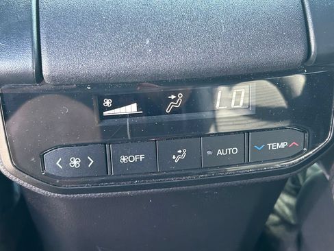 Used 2022 Toyota Highlander XSE FWD image 24
