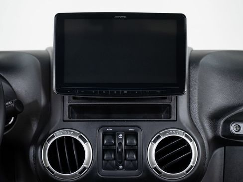 Used 2016 Jeep Wrangler Unlimited Sahara w/ Connectivity Group image 34