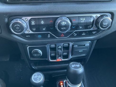 Used 2024 Jeep Wrangler Unlimited w/ Convenience Group image 15