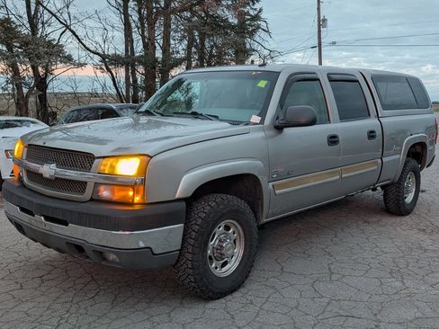 Used 2003 Chevrolet Silverado 2500 LT image 1