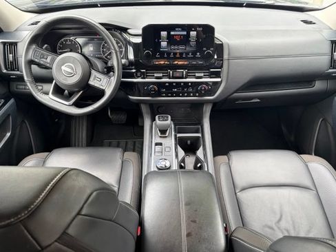 Certified 2025 Nissan Pathfinder SL AWD/4WD image 36