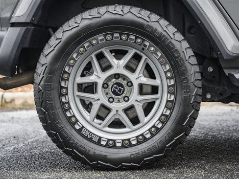 Used 2018 Jeep Wrangler Unlimited Sahara w/ Dual Top Group image 20