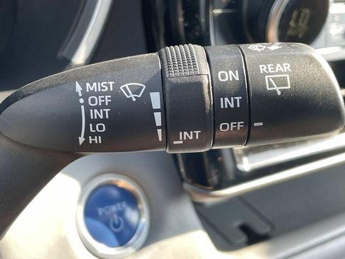 Used 2020 Toyota Highlander XLE AWD/4WD image 37