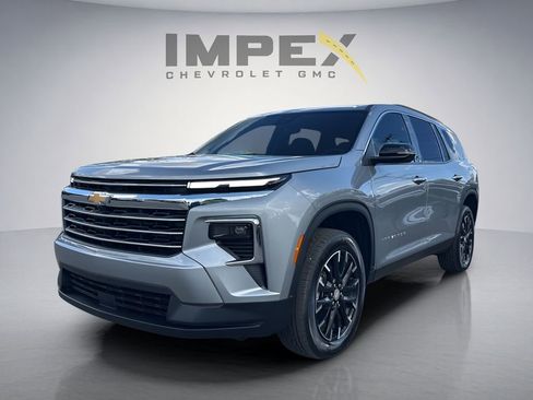 Used 2026 Chevrolet Traverse LT w/ Sun and Wheel Package AWD/4WD image 1