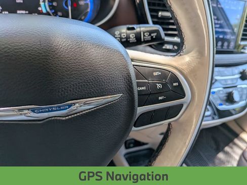 Used 2017 Chrysler Pacifica Limited FWD image 19