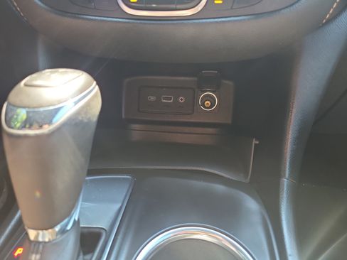 Used 2019 Chevrolet Equinox LT FWD image 33