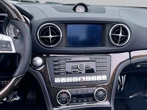 Used 2015 Mercedes-Benz SL 550 image 7