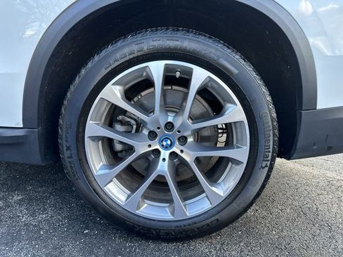 Used 2024 BMW X5 xDrive50e image 28