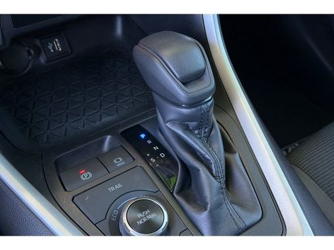 Used 2023 Toyota RAV4 LE AWD/4WD image 24