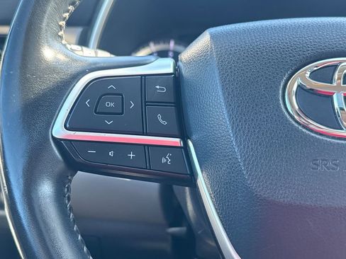 Used 2022 Toyota Highlander XLE AWD/4WD image 21