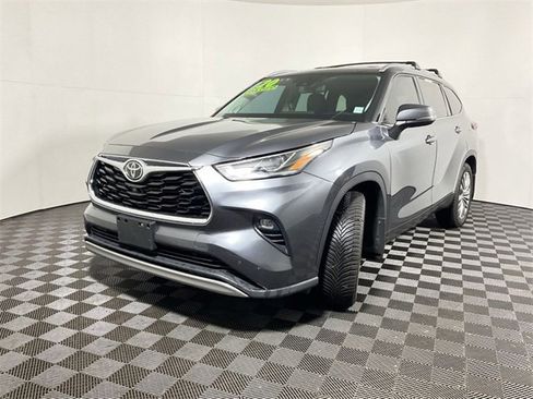 Used 2020 Toyota Highlander Platinum image 9