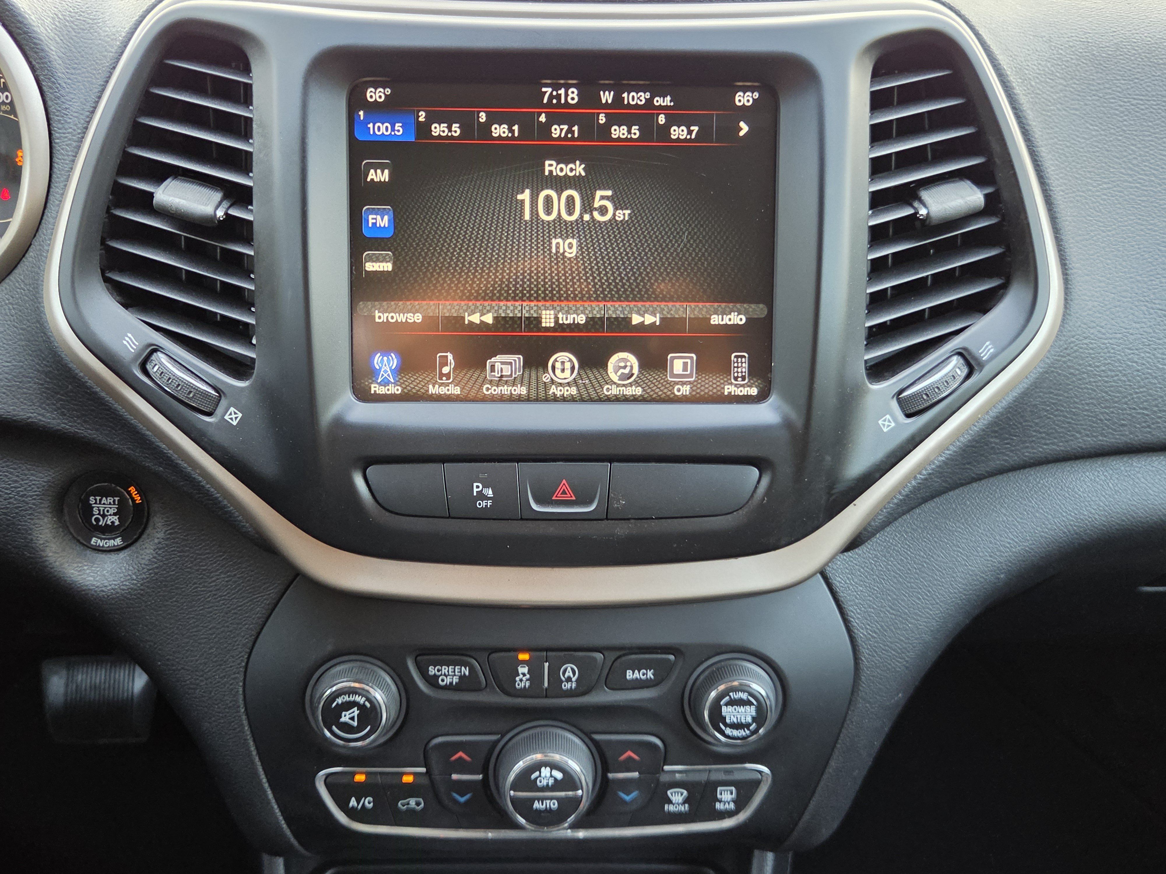 Used 2016 Jeep Cherokee Latitude w/ Comfort/Convenience Group AWD/4WD image 21
